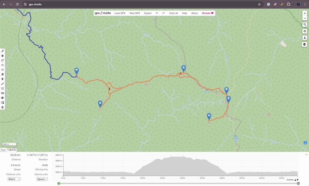 管理員提醒要照著路牌走。