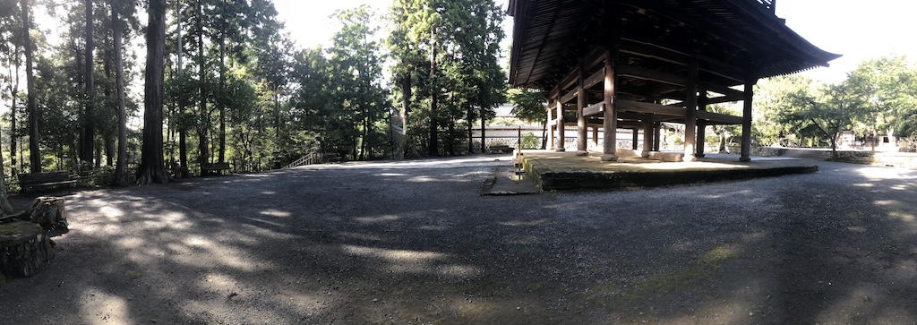 收起梯子的建築……人少就是舒服。